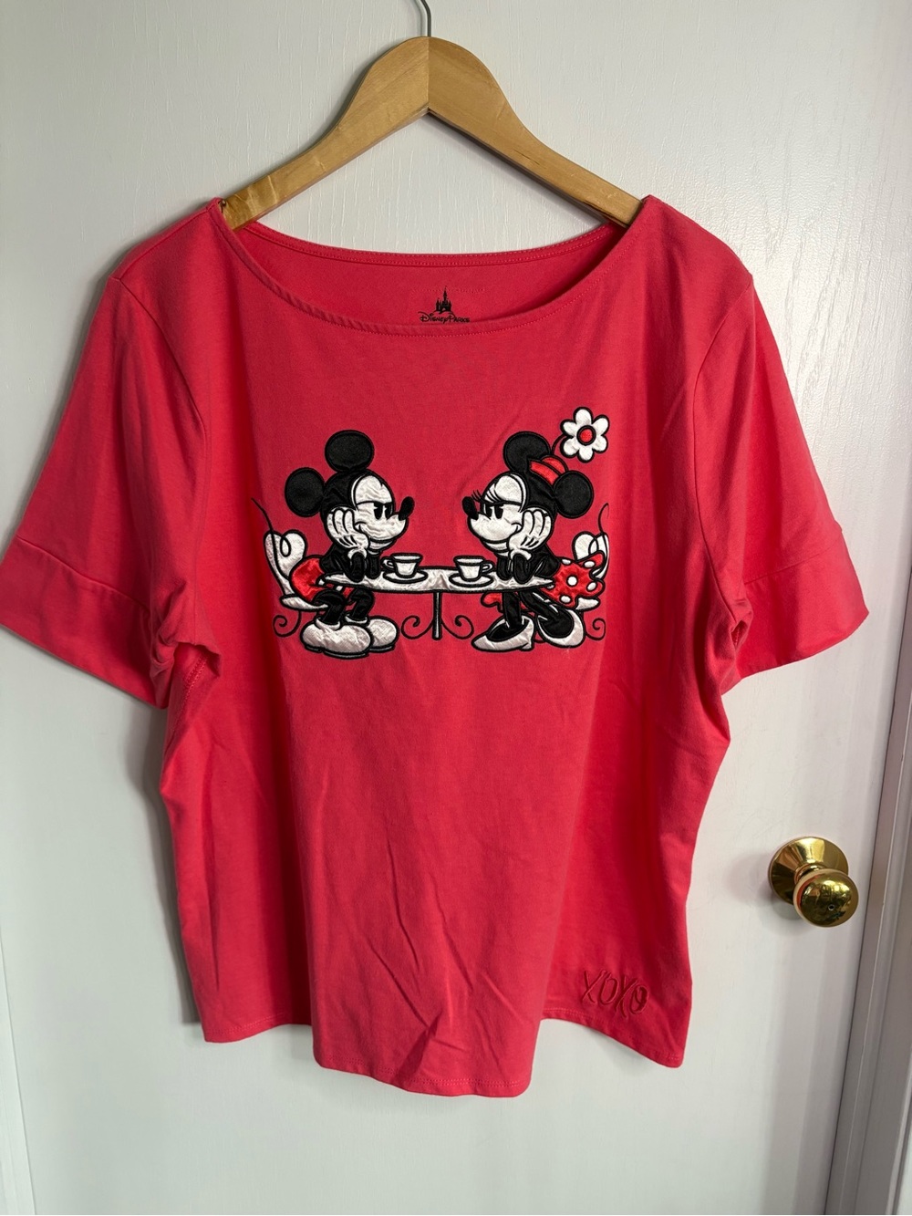 Disney Parks Women XXL Mickey & Minnie Embroidered Appliqué Scoop Neck Tee
